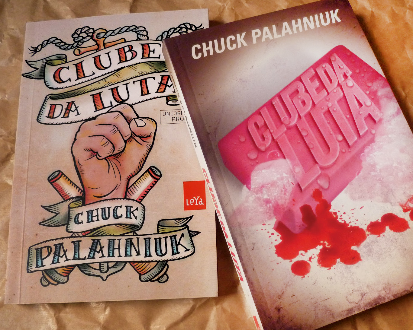 Kit com 3 Livros - Chuck Palahniuk: Clube da Luta + Invente alguma coi -  Aquarela Livros